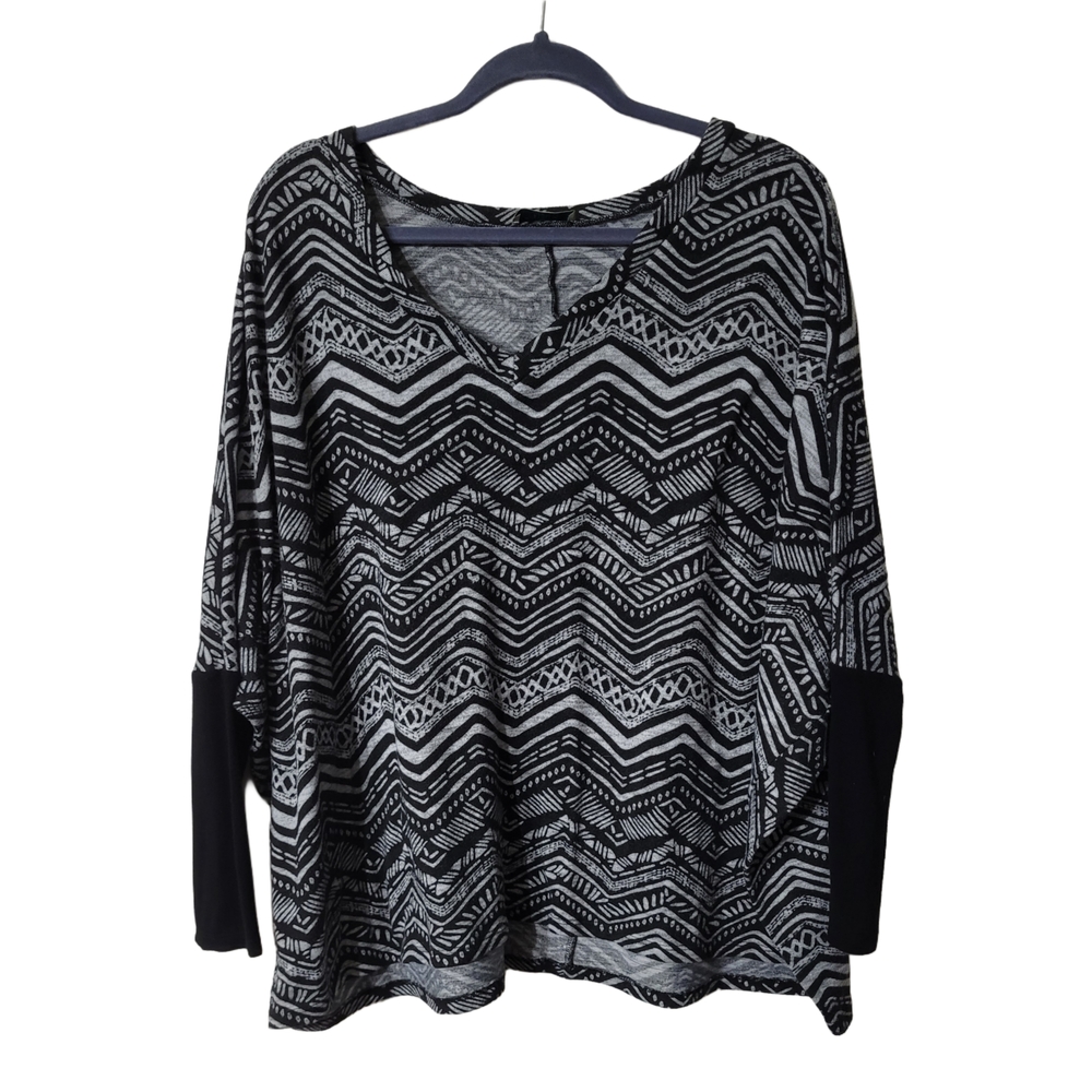 Frumos Black and Gray 3/4 Sleeve Boxy Tunic Sweater Size XL